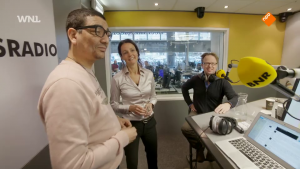 Jörgen Raymann, Eugenie van Wiechen en Wim de Natris in de radiostudie van BNR Nieuwsradio -23 oktober 2018